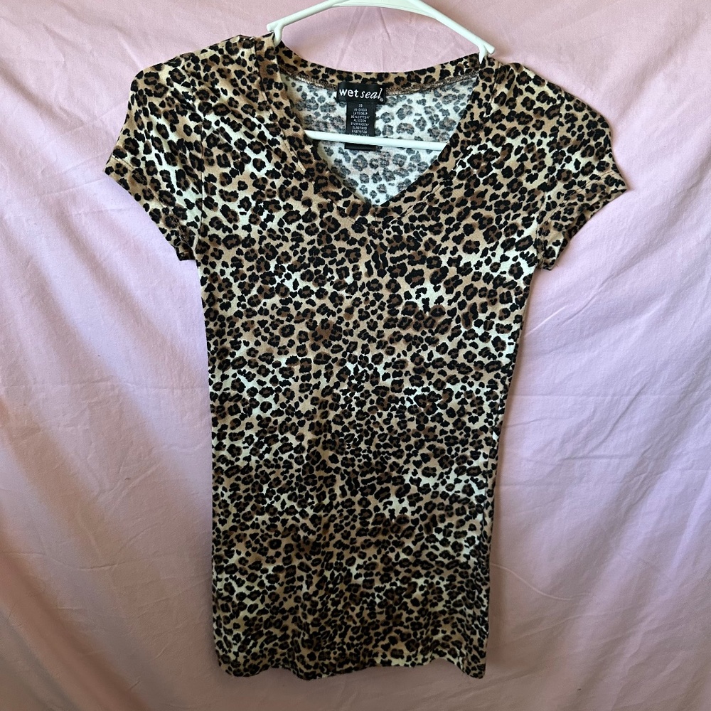 Wet Seal leopard print fitted v neck tee